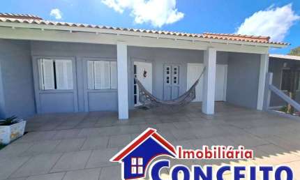 C183 - Linda residência composta de 04 dormitórios em excelente localização