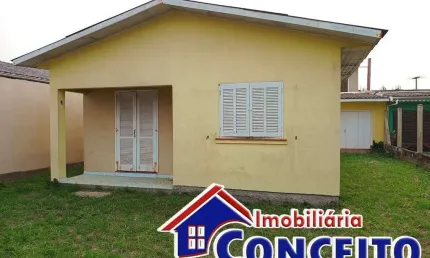 C270 - Excelente residência a 200 metros do mar em Mariluz