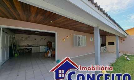 C165 - Excelente residência em ótima localização no Balneário Presidente