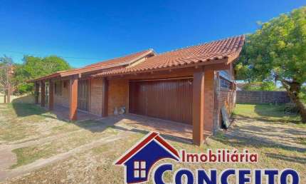 C301 - Ótima residência de esquina em excelente localização
