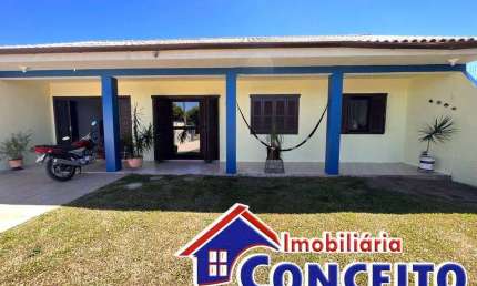 C97 - Excelente residência composta de 03 dormitórios em ótima localização