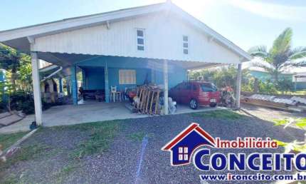 C495 - Excelente residência de esquina com 04 apartamentos em Albatroz