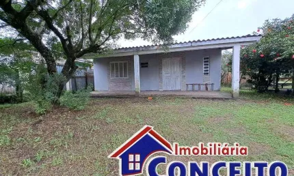 C362 - Residência de alvenaria localizada em região de moradores em Mariluz