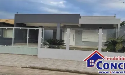 C553 - Excelente residência a 50 metros do mar em Mariluz
