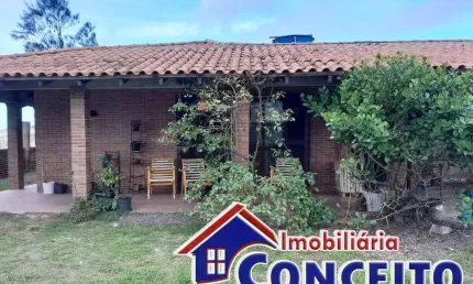 C144 - Excelente residência com vista para o mar localizada em Mariluz