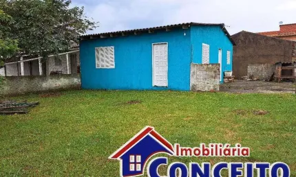 C247 - Residência em ótima localização no balneário Mariluz Norte