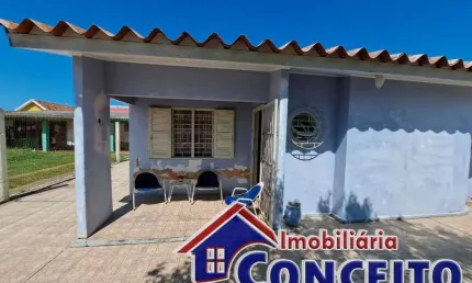 C204 - Residência composta de 03 dormitórios  localizada em Mariluz