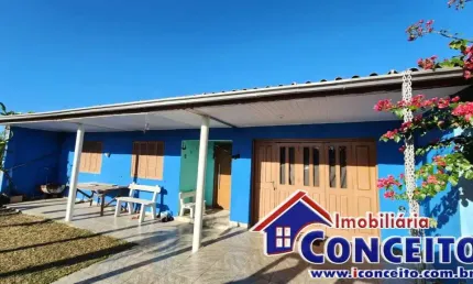 C613 - Residência localizada a 200 metros do mar no balneário Imara