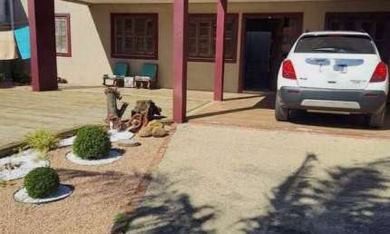 C1019 - Linda residência com piscina localizada no Centro de Imbé
