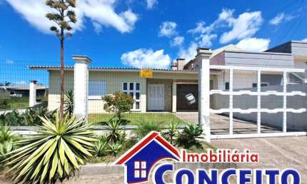 C1022 - Excelente residência composta de 04 dormitórios no Centro de Imbé