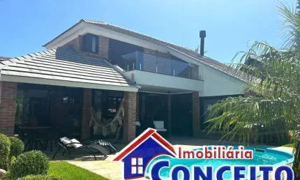 C1028 - Excelente residência de alto padrão em condomínio no Centro de Imbé
