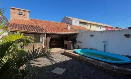 C1029 - Residência composta de 03 dormitórios em ótima localização