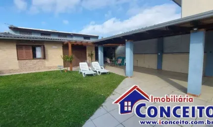 C1037 - Ótima residência com 3 dormitórios em região de moradores no Centro