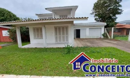 C1044 - Ótima residência em localização privilegiada no Centro de Tramandaí