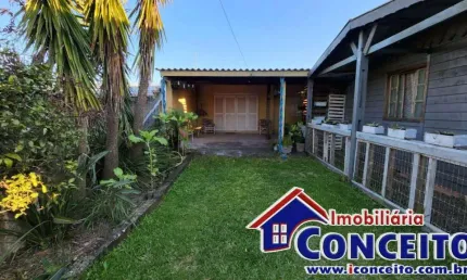 C661 - Duas casas em excelente localização a 800 metros do mar