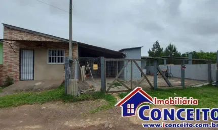 C86 - Residência localizada em região de moradores no balneário Mariluz