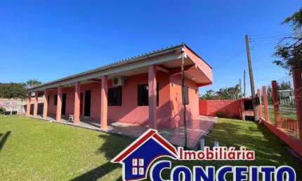 C713 - Linda residência em região de moradores no balneário Mariluz