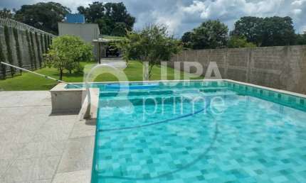 Casa térrea com 3 dormitórios sendo 2 suítes à venda em Taquaritinga!