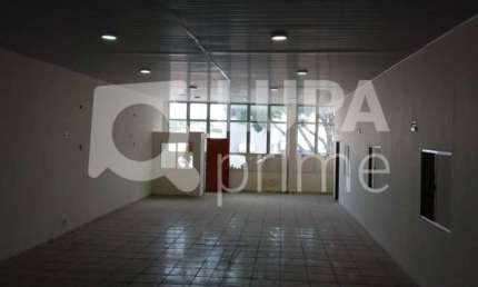 Salão comercial com 280 metros de área construída para locação no Centro!