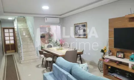 Sobrado com 3 dormitórios sendo 1 suíte à venda na Vila Gustavo