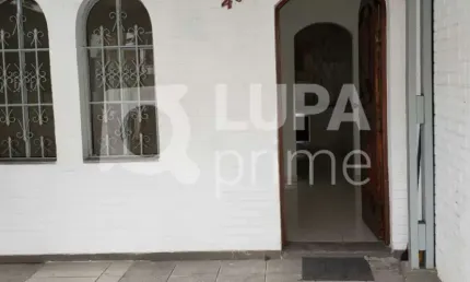 Sobrado com 3 dormitórios sendo 1 suíte á venda na Parada Inglesa