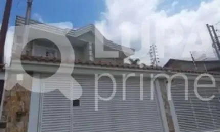 Sobrado com 2 dormitórios sendo 1 suíte à venda na Vila Nivi!