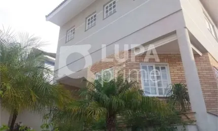 Sobrado com 4 dormitórios sendo suítes á venda no Barro Branco!