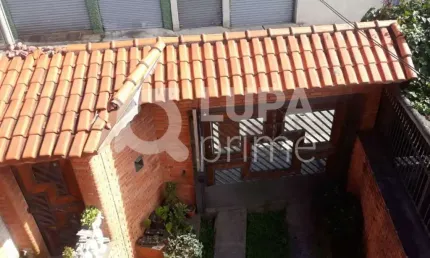 Sobrado com 3 dormitórios sendo 1 suíte á venda na Vila Gustavo