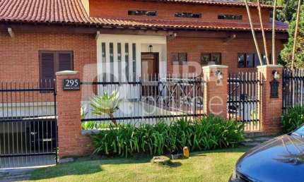 Sobrado com 3 dormitórios (2 suítes) à venda - Caraguatá