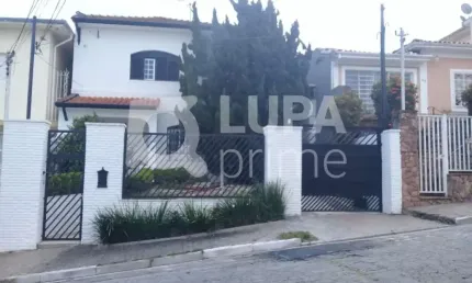 Casa espaçosa com 3 dormitórios e 2 banheiros á venda no Jardim São Paulo