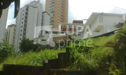 Terreno à venda com 432 metros de área construída em santana!