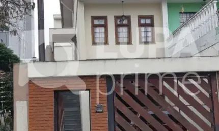 Sobrado com 3 dormitórios sendo 1 suíte á venda na Vila Constância