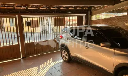 Casa Térrea com 3 dormitórios sendo 1 suíte á venda na Vila Santa Terezinha.