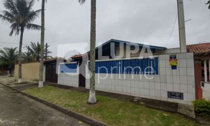 Casa térrea com 3 dormitórios sendo 1 suíte á venda no  Itanhaém