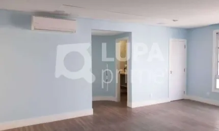 Apartamento com 3 dormitórios sendo 1 suíte á venda na Consolação!