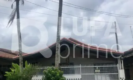 Casa térrea com 3 dormitórios sendo 1 suíte à venda na Praia Grande!