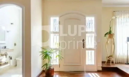 Sobrado com 4 suítes á venda no Jardim Leonor Mendes  De Barros