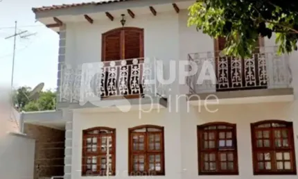 Sobrado com 3 dormitórios sendo 1 suíte á venda no Jardim França.