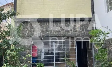 Sobrado com 3 dormitórios sendo 1 suíte á venda na  Vila Nivi