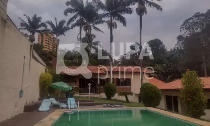 Casa térrea com 3 dormitórios sendo suítes à venda na vila albertina!