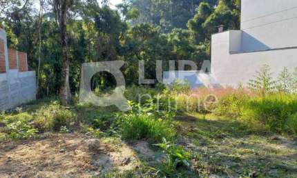 Terreno com 370 metros de área construída à venda no Jardim Floresta!