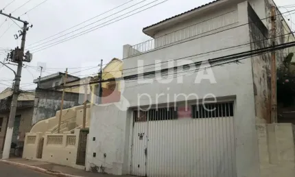 Sobrado com 2 dormitórios sendo 1 suíte à venda na Vila Aurora!