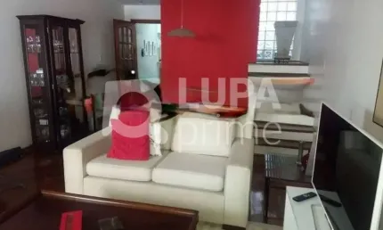 Sobrado com  dormitórios sendo 2 suítes à venda na Parada Inglesa!