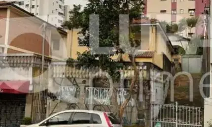 Terreno com 678 metros de área construída para locação na Água Fria!