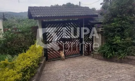 Sobrado com 4 dormitórios sendo 2 suítes á venda no Alpes da Cantareira
