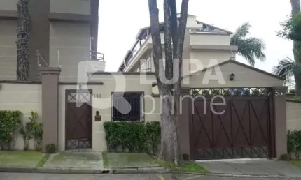 Sobrado em condomínio à venda na Vila Pedra Branca!