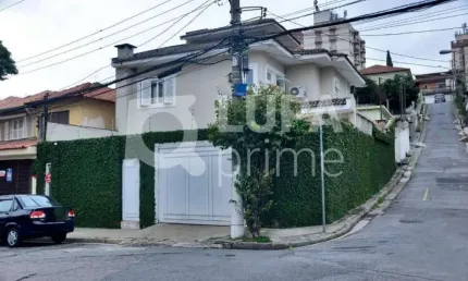 Sobrado com 3 dormitórios sendo suítes á venda na Vila Aurora