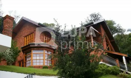 Sobrado em condomínio fechado à venda com 4 suítes em Mairiporã!