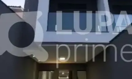 Sobrado com 3 dormitórios sendo 1 suíte á venda no parque vitória
