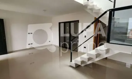 Sobrado com 3 dormitórios sendo 3 suítes á venda na vila constança!
